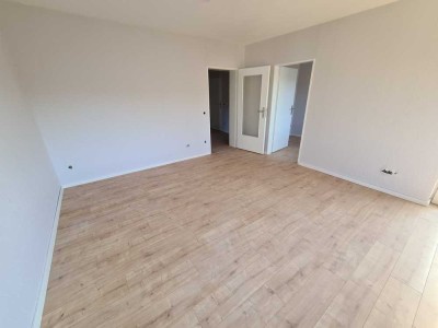 modernisierte, schöne 2,5 Raum Wohnung mit Balkon!!