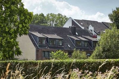 Mörsenbroich: 3-4-Zi-Rooftop-Wohnung (2. OG) + 2 Mehrzweckräume (DG). Terrasse. EBK. Außenstellplatz