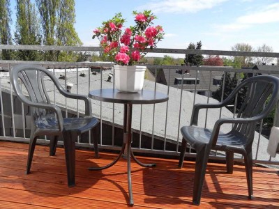 2-Raum-Wohnung mit Einbauküche und ruhigem Sonnenbalkon
