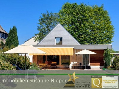 Einfamilienhaus mit zwei Garagen und zusätzlicher Bauparzelle mit Vorbescheid - Wülfrath-Düssel