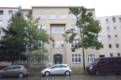In Bahnhofsnähe! Bezugsfreie 2-Zimmer-Dachgeschosswohnung (links) in bester Lage von Rathenow