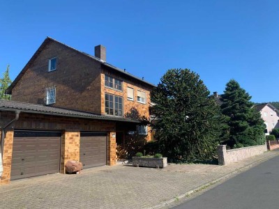 Großzügiges Anwesen in ruhiger, naturnaher Lage von Klingenberg/Röllfeld. Verkauf privat.