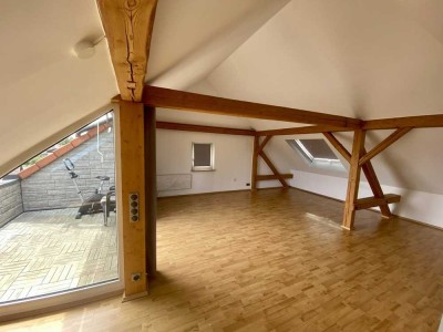 Großzügige 3,5-Zimmer DG Wohnung mit Loggia in sehr guter Lage inkl. Einbauküche