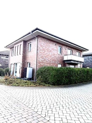 neuwertige 3,5 Zi Whg. im 2FamH im 1. OG mit Balkon