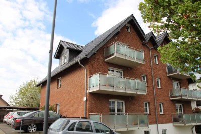 Bechen: Schöne 3-Zi. Terrassenwohnung im Souterrain über wenige Stufen zu erreichen