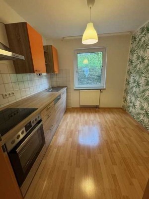 Helle lichtdurchflutete Erdgeschoss-Wohnung mit Einbauküche