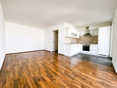 Moderne, neuwertige 2,5 Zimmer Wohnung mit Einbauküche, Balkon, TG-Stellplatz - sehr zentral gelegen