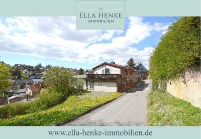 Geräumiges, gemütliches Einfamilienhaus mit großer Terrasse + 2 Garagen..