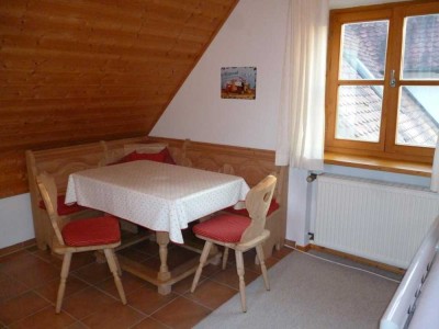 Nur für Pendler und Referendare: 1-Zimmer-DG-Wohnung voll möbliert in ruhiger Lage
