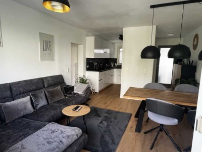 Top Sanierte 3-Zimmer-Wohnung mit 2 Balkonen und Einbauküche in Pempelfort