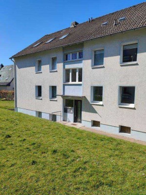 Großzügige Gartenwohnung (Barrierefrei & modernisiert ) mit 3 Stellplätzen in Bad Pyrmont