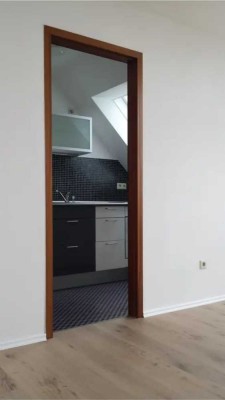 Dachgeschossflair: 2-Zimmer-Wohnung in Stadtlage
