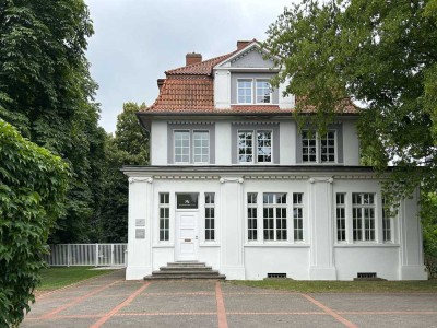 Dachgeschosswohnung in Stadtvilla, renoviert, Altstadt
