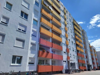 Erstbezug nach Sanierung mit Balkon: Exklusive 2-Raum-Wohnung in Maintal