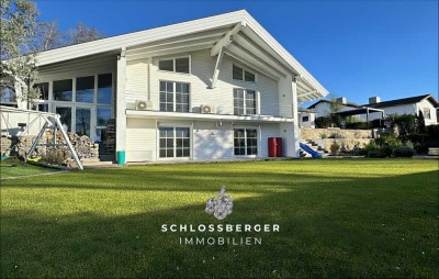 "FAMILIEN-ANWESEN": ATTRAKTIVE VILLA IN 2. SEEREIHE MIT GROSSEM GARTEN UND VIEL PRIVATSPHÄRE