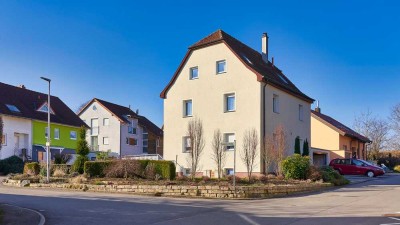 Großes Haus mit GARTEN
in Großbottwar
*TOP LAGE*
renovierungsbedürftig
*PROVISIONSFREI FÜR KÄUFE