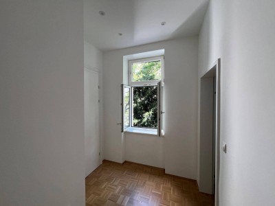 Charmanter Altbau trifft modernen Komfort – 2-Zimmer-Wohnung mit Blick ins Grüne