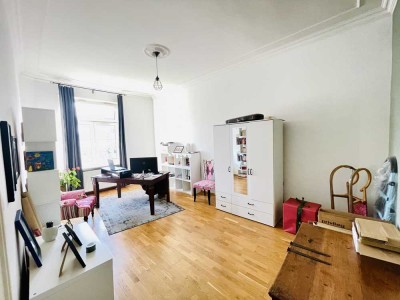NEU*sanierte 4-Zimmer Altbau-Wohnung*opt. Inkl. EBK*Balkon*Gäste-WC*Parkett*Stuck*Skylineblick