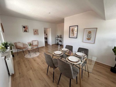 *Provisionsfrei* Leerstehende 4-Zimmer-DG Wohnung mit Stellplatz und zus. Raum in Remscheid-Lennep