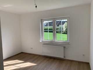 Freundliche und modernisierte 5-Raum-Wohnung mit gehobener Innenausstattung in Künzell