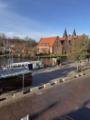Freie Übergabe ! Wohnen mit Wasserblick: Charmante Eigentumswohnung in Lübeck