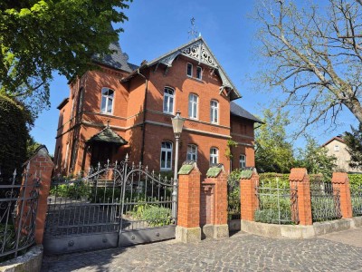 3-Zimmer Wohnung mit Gartenanteil in einer Villa