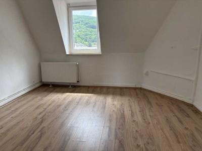 2 Zimmer Wohnung im DG