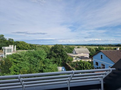 10% PREISREDUKTION IM JUNI: ANLEGEREIGNUNG - TRAUMHAFTE, HELLE DACHGESCHOSSWOHNUNG MIT HERRLICHER TERRASSE SAMT AUSBLICK - PROVISIONSFREI