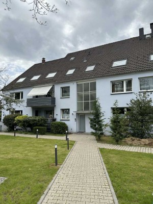 Zwei Balkone, Gäste-WC sowie Stellplatz inklusive, zentrumsnahe geräumige 4 Zimmer Wohnung