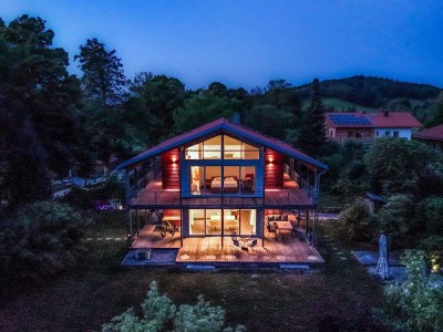- Gmund am Tegernsee -
Modern interpretiertes Landhaus mit Naturidylle für anspruchsvolle Käufer