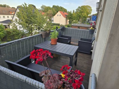 Freundliche + renovierte 2 Zi Küche Bad -DG-Wohnung mit Balkon und Einbauküche in Osnabrück