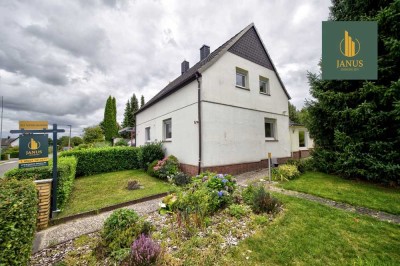 Charmante Doppelhaushälfte mit großem Grundstück und viel Gestaltungsspielraum