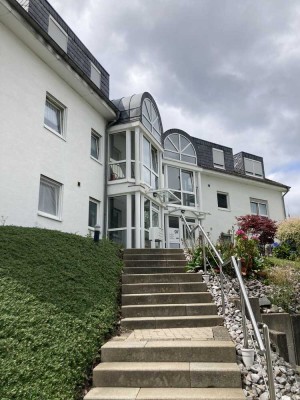 Exklusive, modernisierte 3-Raum-DG-Wohnung mit Einbauküche in Remscheid