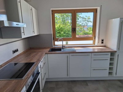 Attraktive und gepflegte 3-Zimmer-Wohnung mit Balkon und EBK in Kleinwallstadt (Erstbez. n. Renov.)