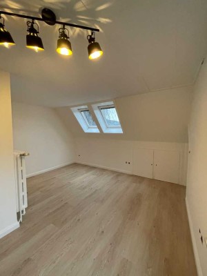 Erstbezug nach Sanierung: stilvolle 1,5-Zimmer-Wohnung in Reinbeker Villenviertel