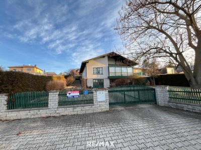 Haus mit wunderschönem Garten und Pool