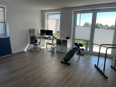 Helle, moderne Neubauwohnung: Balkon, Tageslichtbad Einbauküche in der Osterlücke