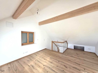 Neu komplettsanierte 3-Raum-Wohnung mit gehobener Innenausstattung mit Terrasse in Eresing