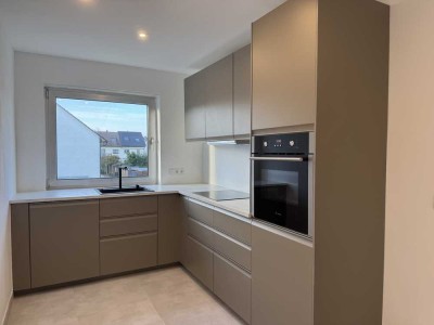 Neu saniert - helle 2 Zi. mit Balkon, EBK und Garage