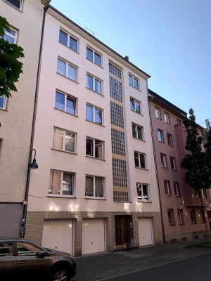 Schick+ ruhig in TH Nähe!!! Tolle Wohnung in 1. Etage!!! mit EBK + Terrasse