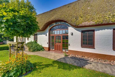 Reetgedecktes Schmuckstück: Mod. Försterhaus mit großem Grdstk. & vielfältigen Nutzungskonzepten!