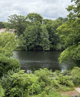 Blick auf Hubertus-See Grunewald mit Garten