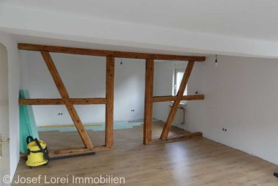 Renovierte Dachgeschosswohnung in einem Fachwerkhaus (mit neuer EBK)