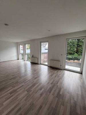 Große 3 Zimmer Wohnung mit Balkon