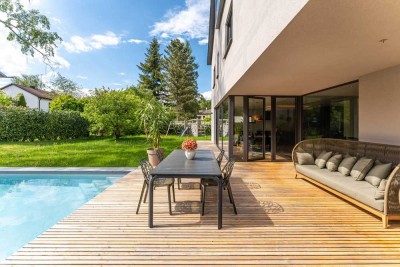 Neuwertiges Familienhaus mit Pool in Söcking (Energie A+)