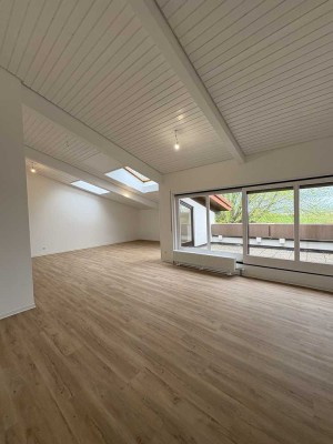 Sanierte 4,5 Zi.-DG Wohnung mit Balkon in ruhiger Alleinlage von Bissingen