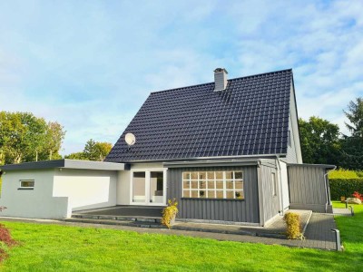 Einziehen und Ankommen - Grundsaniertes Einfamilienhaus mit viel Platz & Stil