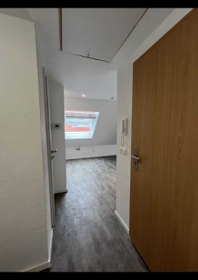 TOP-INNENSANIERTE -GROßZÜGIGE 2-Zi.-Wohnung