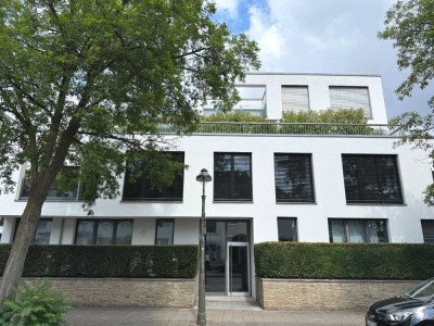 Rheinnähe Golzheim – Stilvolle 4-Zimmer-Wohnung mit Terrasse & 2 TG-Stellplätzen!