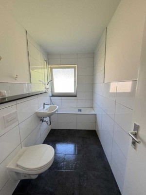 Schöne, sanierte 3 Zimmer Wohnung mit Balkon